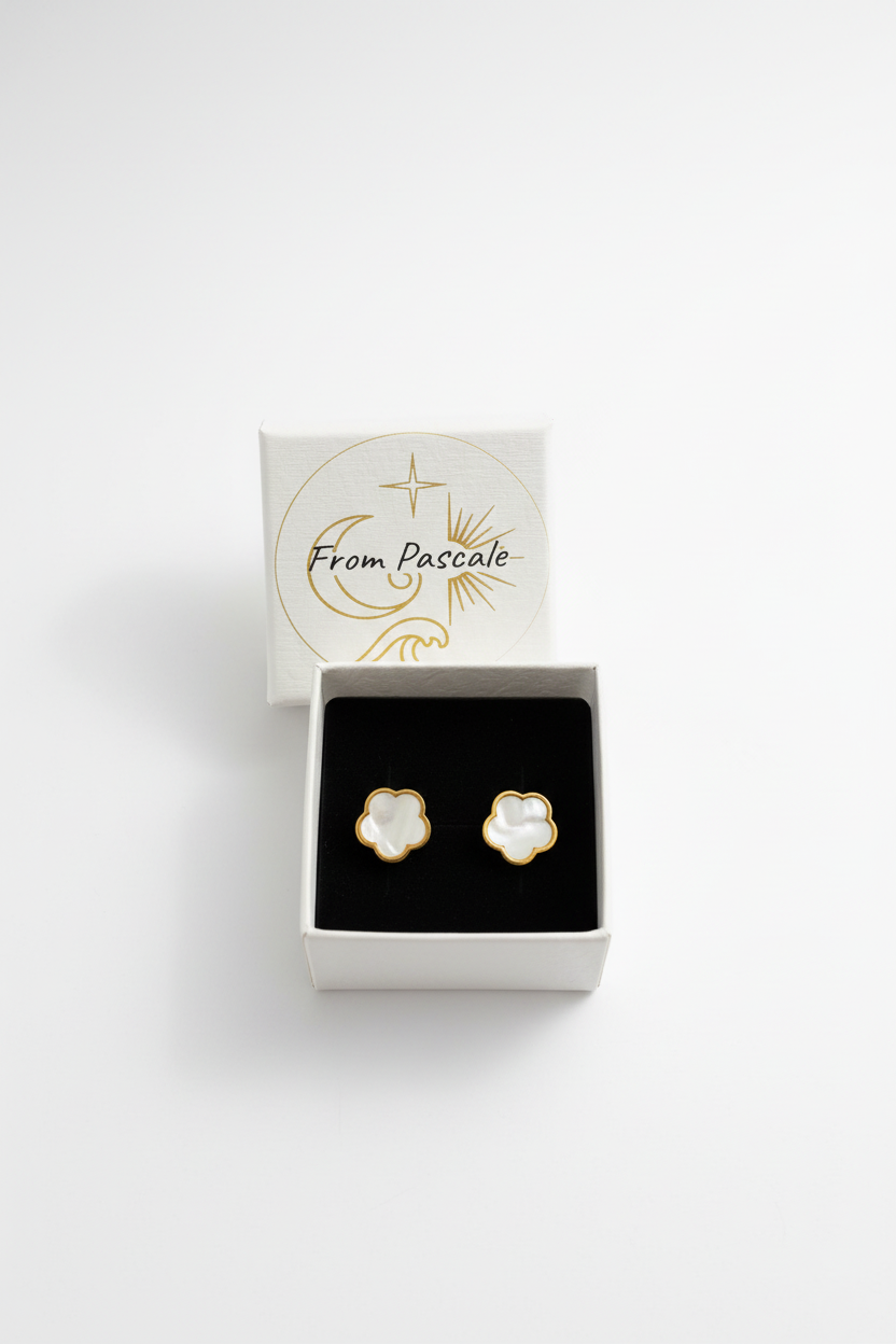 Clover earrings box - studio background